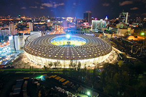 A dnt helyszne, a kijevi Olimpiai Stadion. Az „olimpiai” jelzt azrt kapta, mert az 1980-as moszkvai tkariks jtkok ht labdarg-mrkzst itt rendeztk meg. (Forrs: © http://architectism.com)